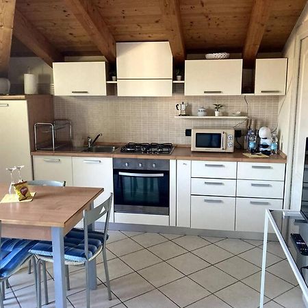 Attic Apartment Villa Rosa Con Posto Auto Privato San Bartolomeo Al Mare Eksteriør bilde